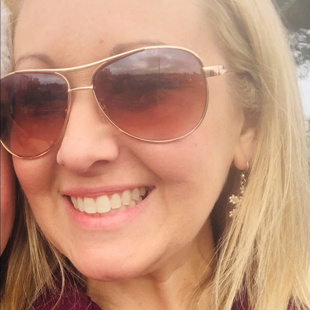 Meet your Posher, Stephanie